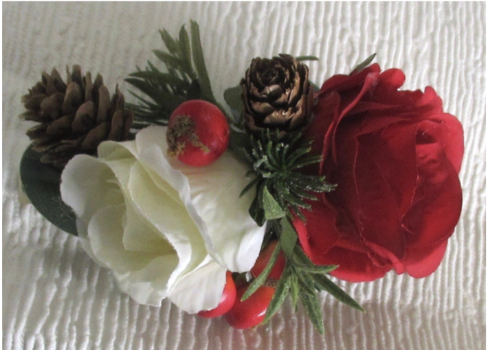 bridesmaid hair comb, red roses pine cones, red berries